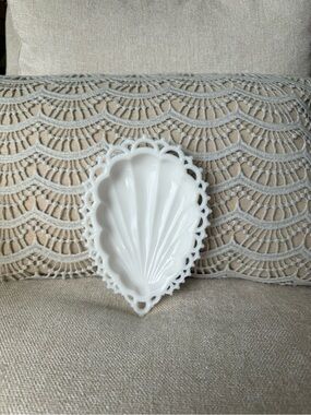 Vintage Westmoreland White Milk Glass Scalloped Open Lace Edge Shell Bowl